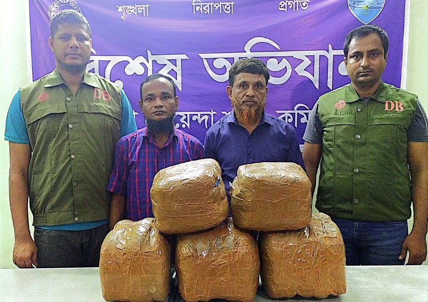 কুমিল্লায় ২০ কেজি গাঁজাসহ ০২ মাদক ব্যবসায়ী গ্রেফতার